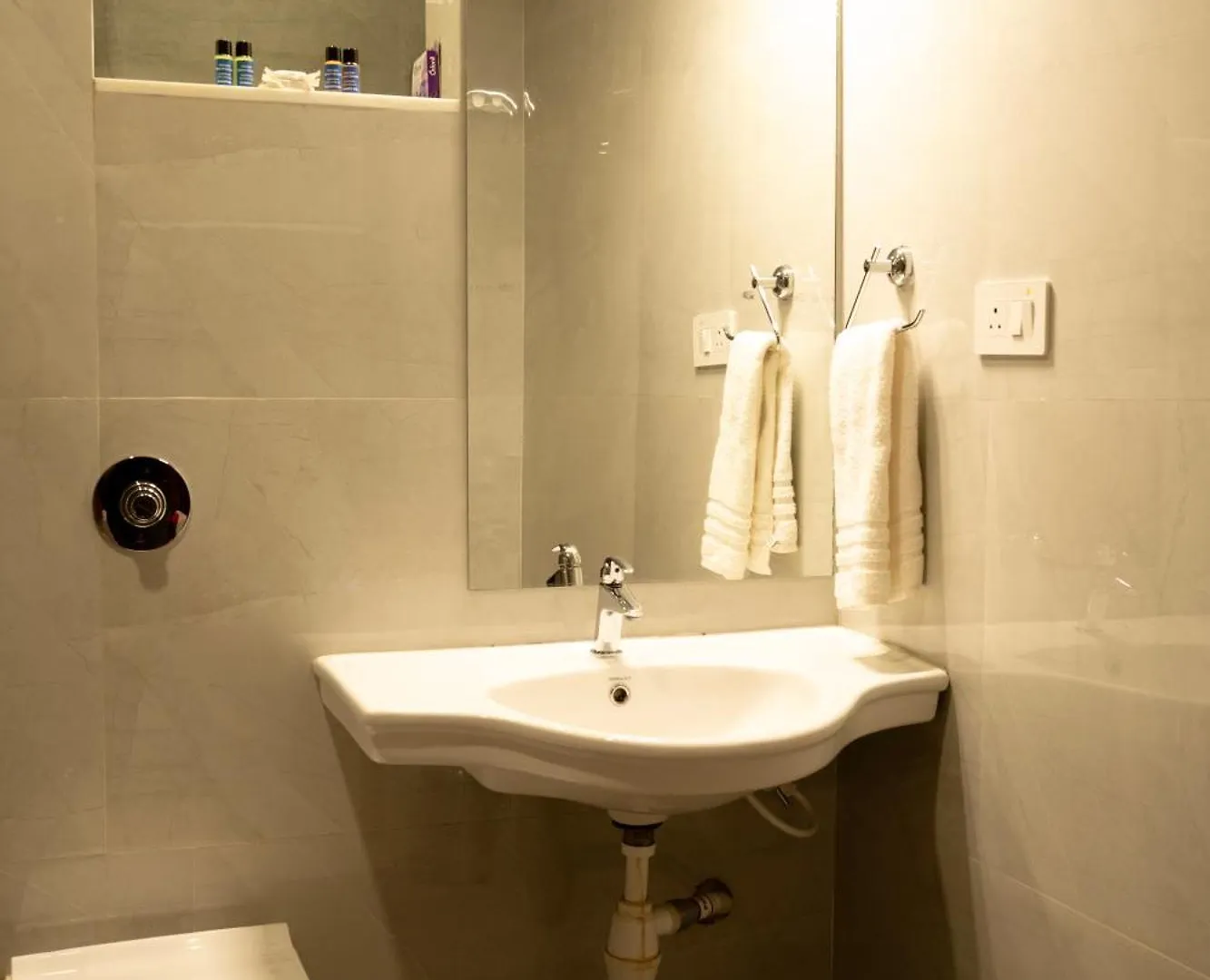 Hotel Alleppey Holiday Beach Resort Alappuzha