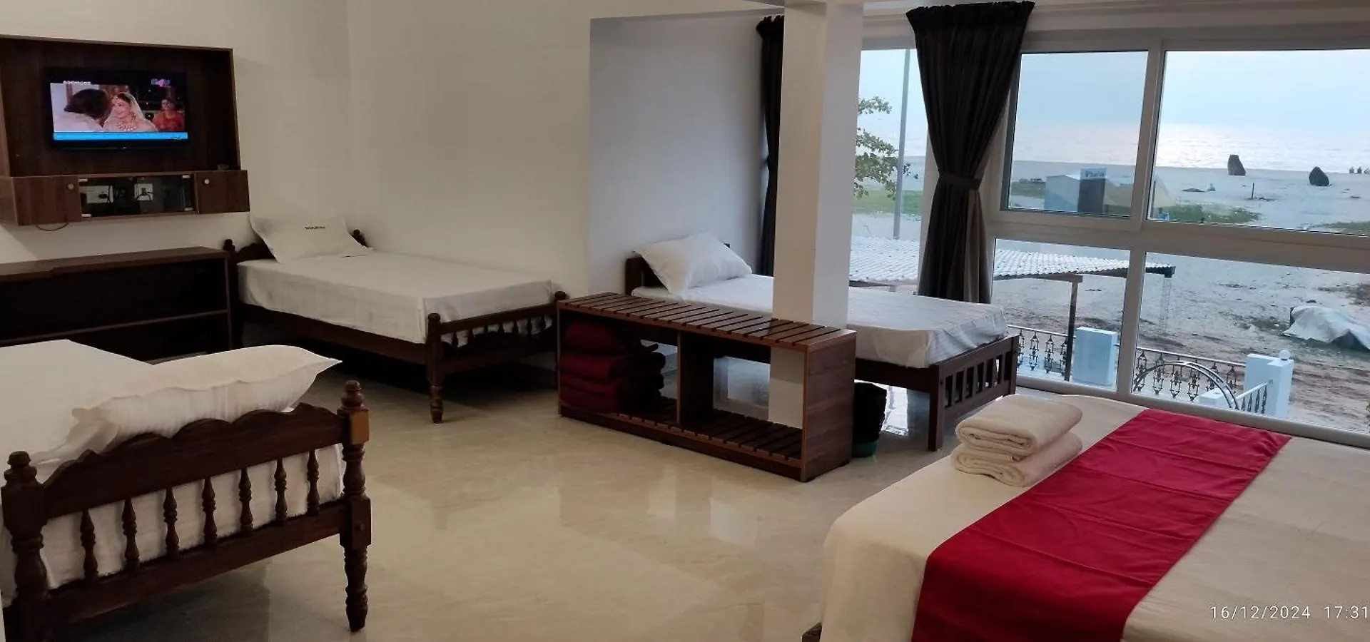 Hotel Alleppey Holiday Beach Resort Alappuzha